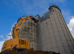 Zemeljska pripravljalna dela, gradnja cest, tlakovanje, asfaltiranje, gradnje škarp